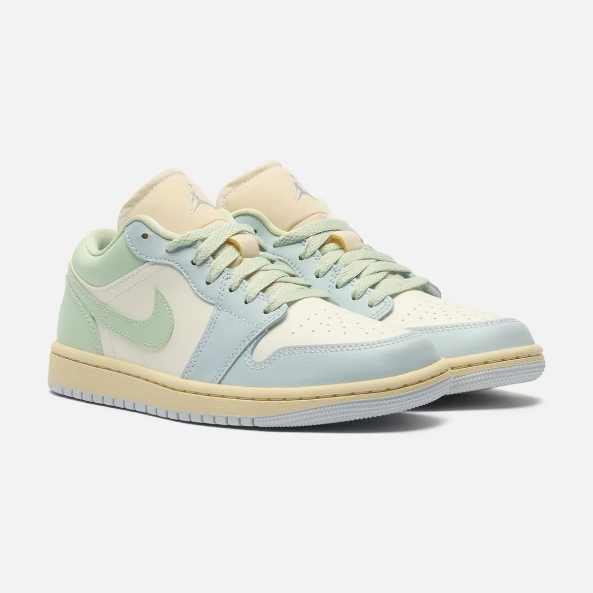 Кроссовки Jordan Wmns Air Jordan 1 Low