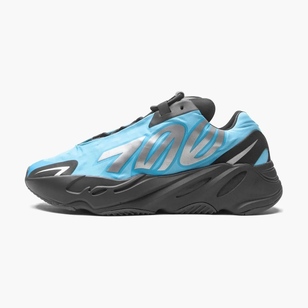 Кроссовки adidas Yeezy Boost 700 MNVN